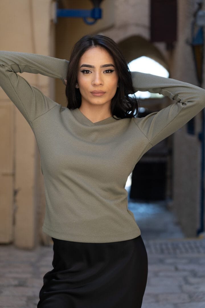 ⁦סריג Avigail  fit ירוק זית⁩ – תמונה ⁦3⁩