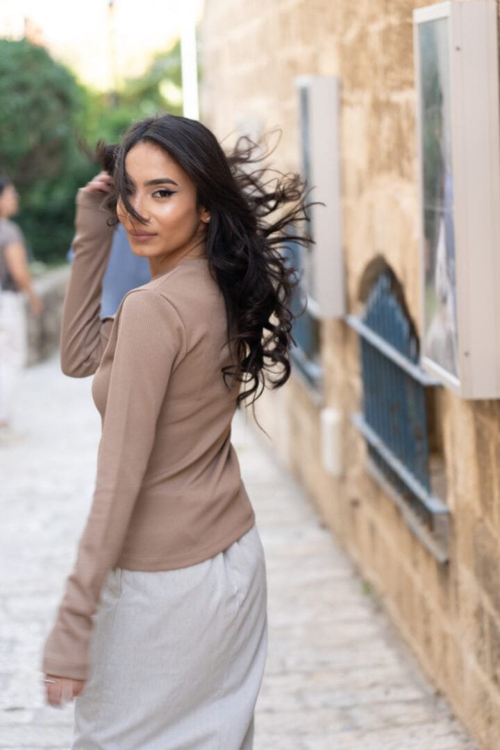 ⁦סריג Avigail  fit חום⁩ – תמונה ⁦3⁩