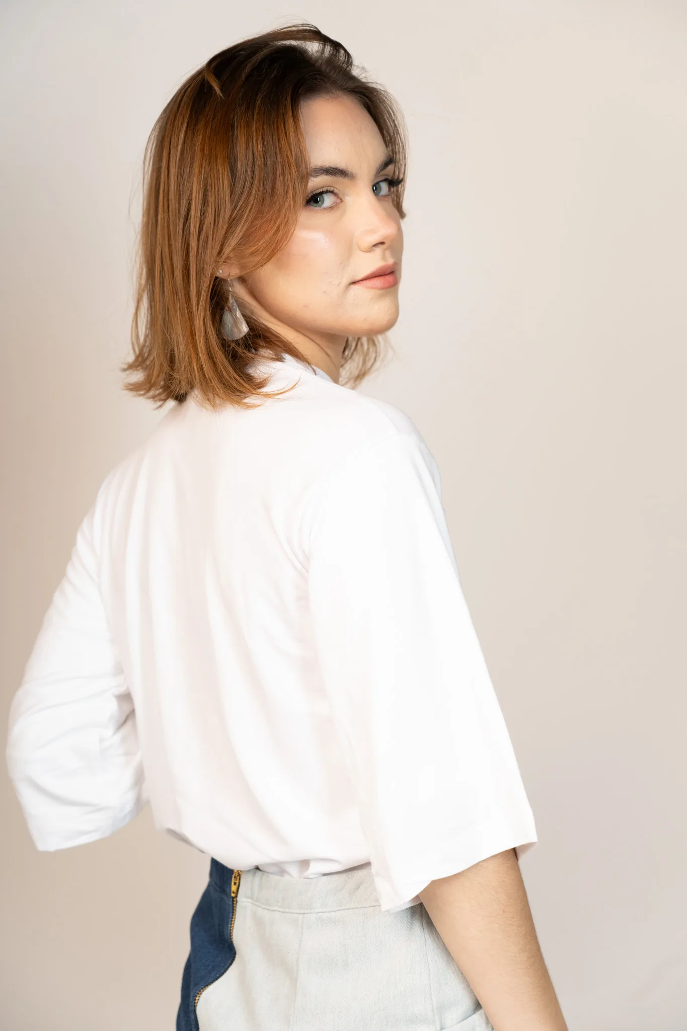 ⁦חולצת T-women  לבן⁩ – תמונה ⁦2⁩