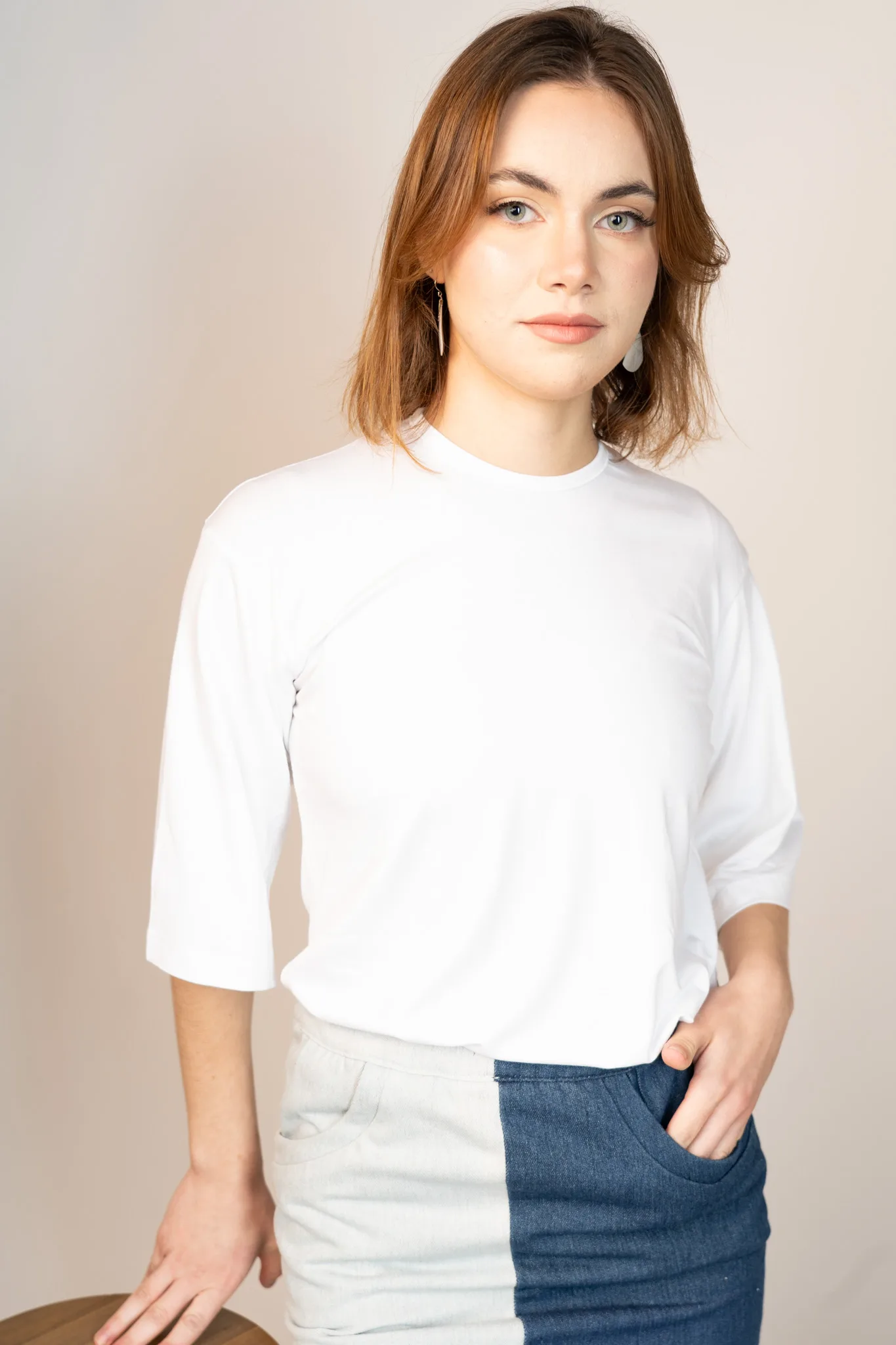 ⁦חולצת T-women  לבן⁩ – תמונה ⁦3⁩