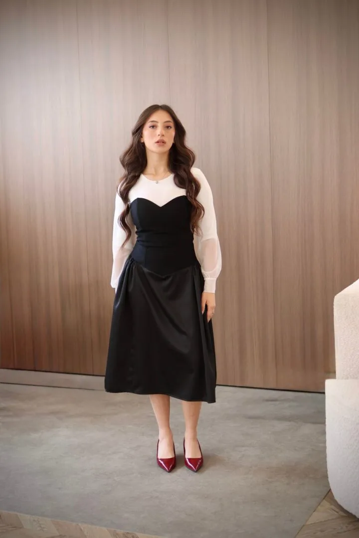 "שמלת מחוך הילה" שחורה